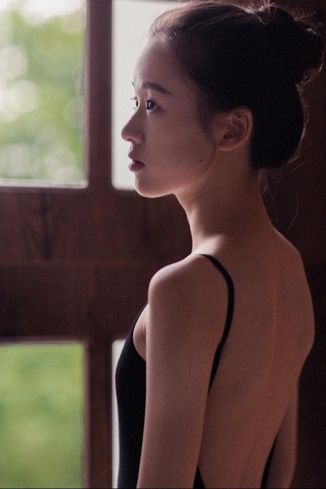 芭蕾舞小姐姐白丝美腿私房写真