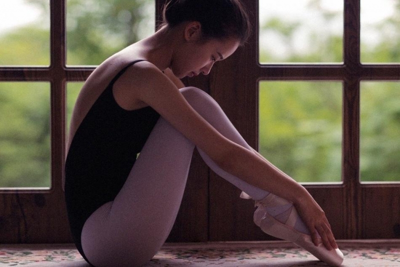 芭蕾舞小姐姐白丝美腿私房写真