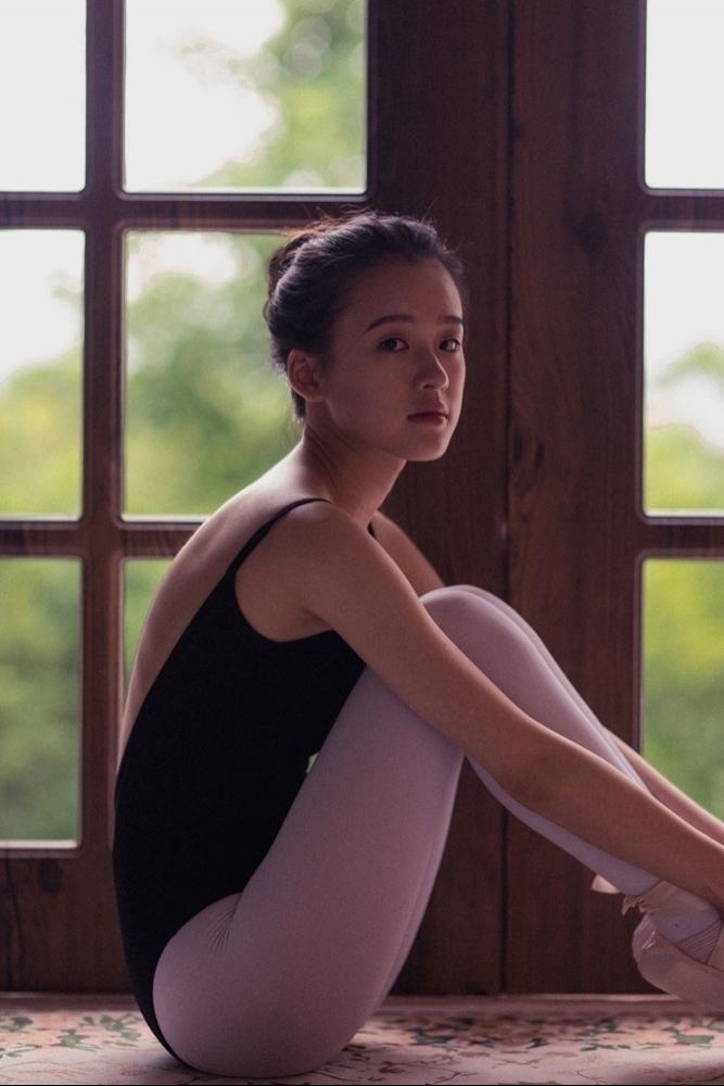 芭蕾舞小姐姐白丝美腿私房写真