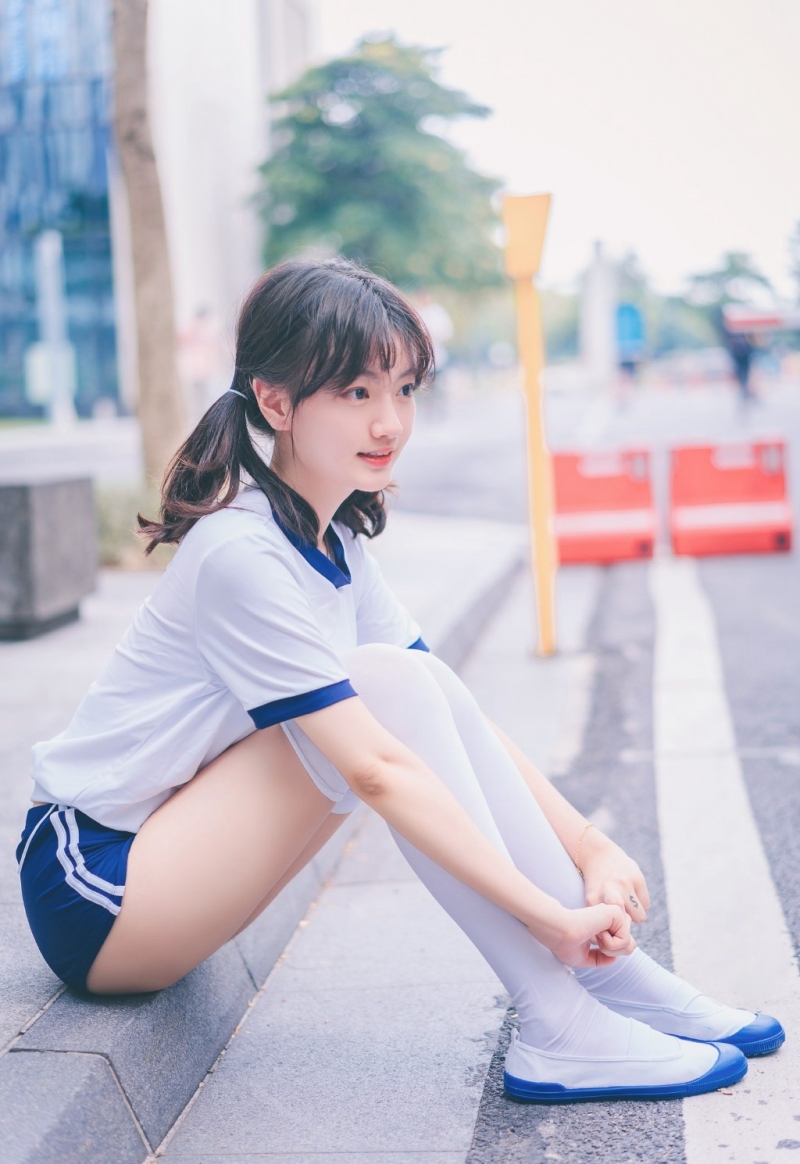 元气少女白丝美腿室内个人写真